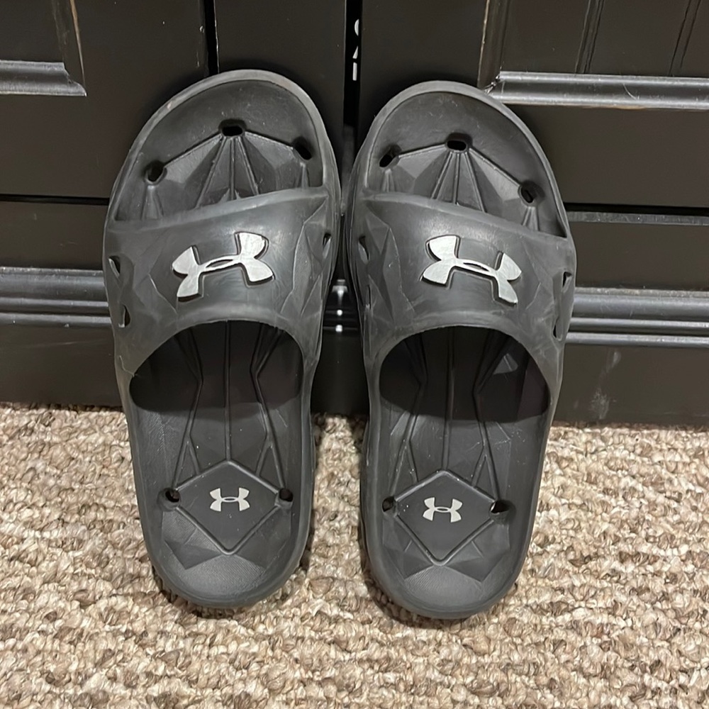 Under Armour Black Size 2 Slides - Picture 2 of 3